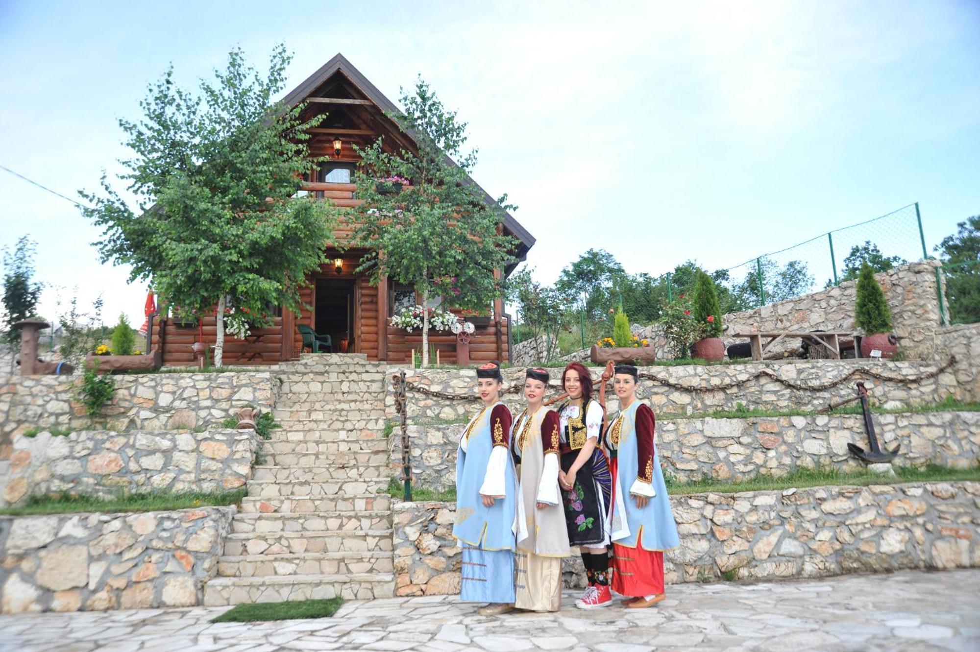 Holiday Home Zoric Nikšić Bagian luar foto