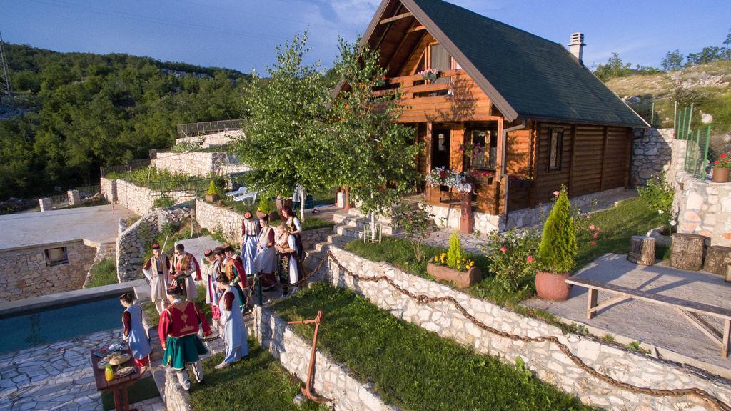 Holiday Home Zoric Nikšić Bagian luar foto